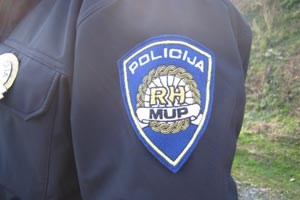 Slika /MUP-ILUSTRACIJE-NOVA GALERIJA/policajac02.jpg